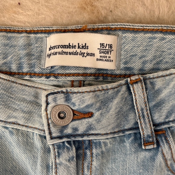 abercrombie kids Light Blue Straight-Leg Jeans with Knee Distress - Picture 2 of 8